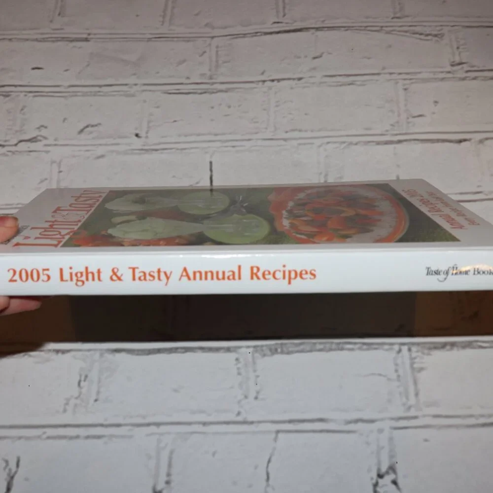 🍋 Taste of Home’s Light & Tasty — Annual Recipes 2005 · BN Bright & flavorful